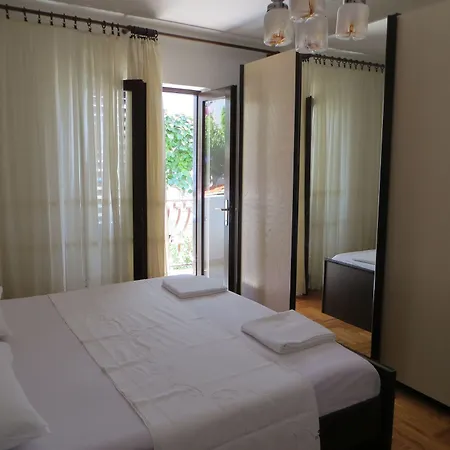 And Rogosic * Χβαρ