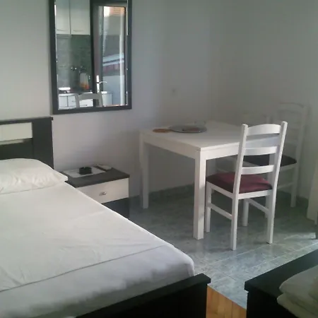 And Rogosic Apartment *