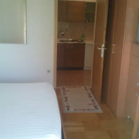 And Rogosic Χβαρ