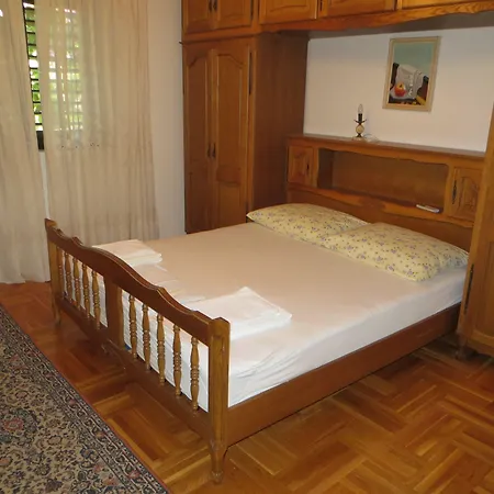 Lägenhet And Rogosic *