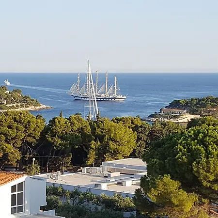 Apartment And Rogosic Hvar Town