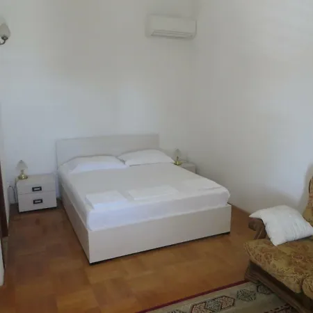 And Rogosic Apartment Hvar Town
