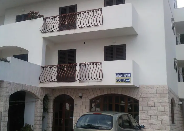 Apartament And Rogosic *