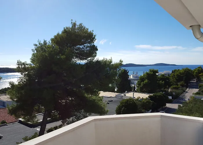 Apartament And Rogosic *