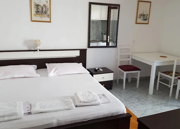 And Rogosic Apartament *