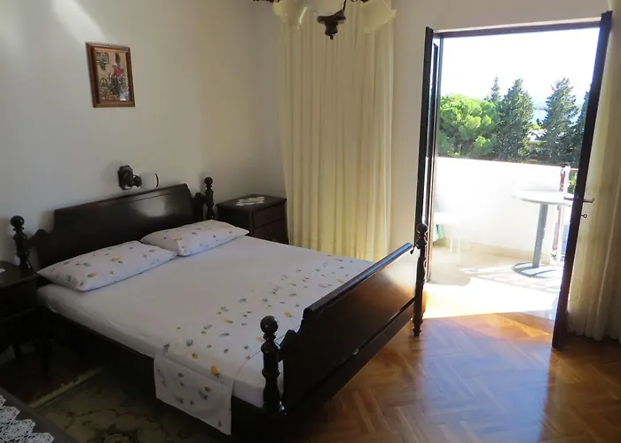 Apartament And Rogosic